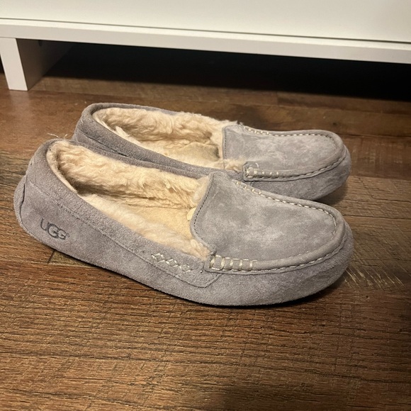 UGG Ansley Moccasin - Picture 1 of 2